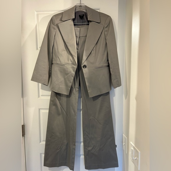 Ann Taylor gray pant suit - Picture 1 of 9
